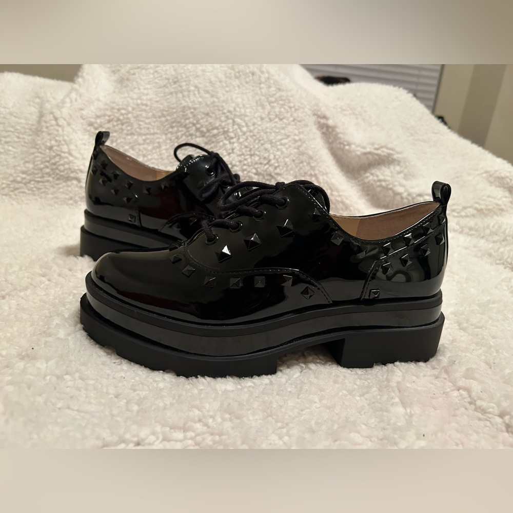 Size 8.5 Jessica Simpson studded shoes